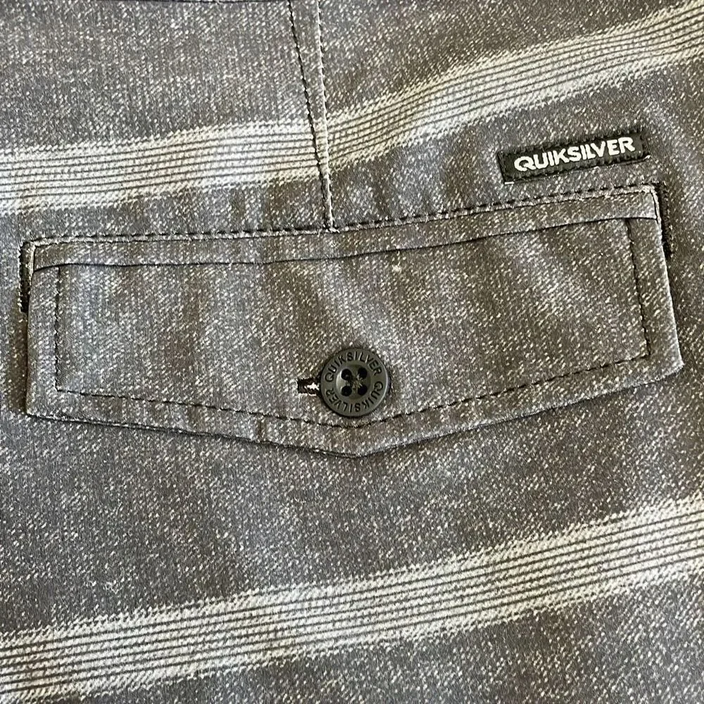 NWOT Quiksilver Charcoal Gray Stripe Amphibian Board Shorts Swim Trunks - Size 2
